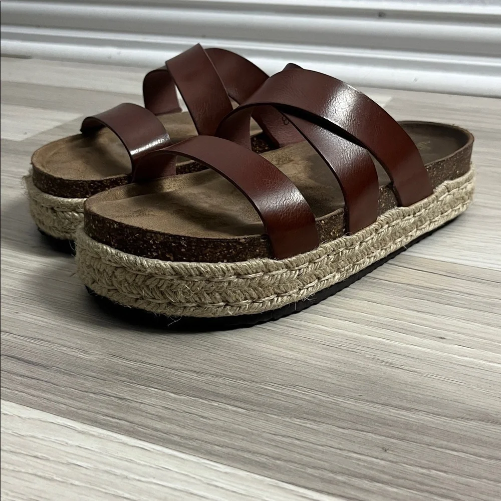 Altar'd state Women's criss cross leather strap wedgy sandals Sz 8 Bohemian Chic